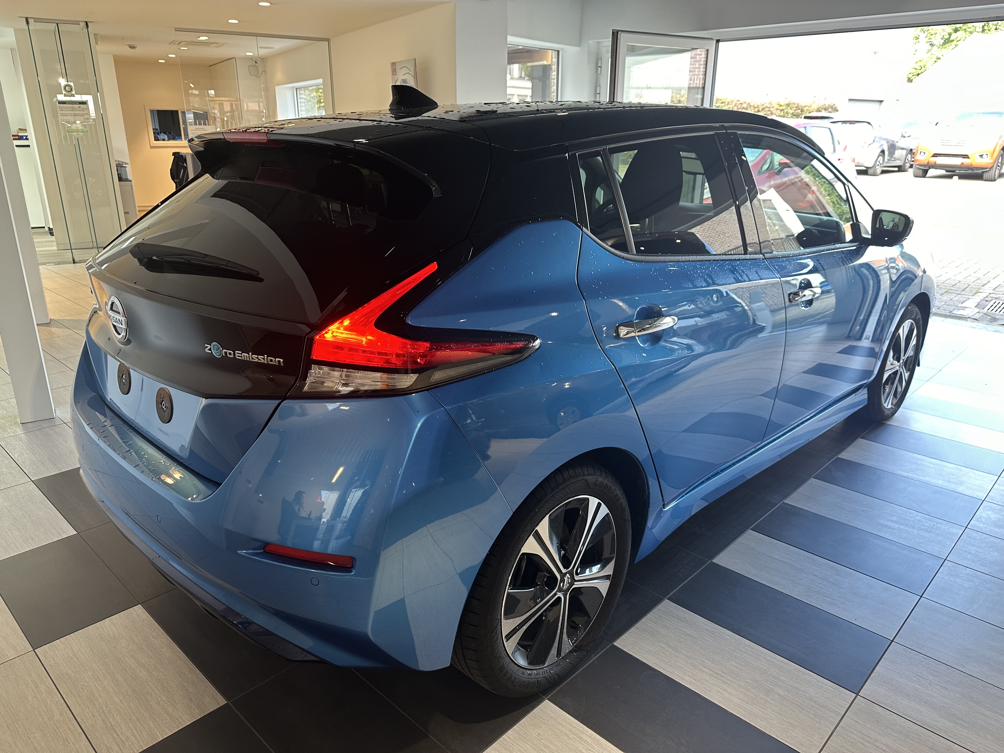 nissan Leaf  stock | Group Duyck Herfelingen Asse Sint-Pieters-Leeuw Aalst